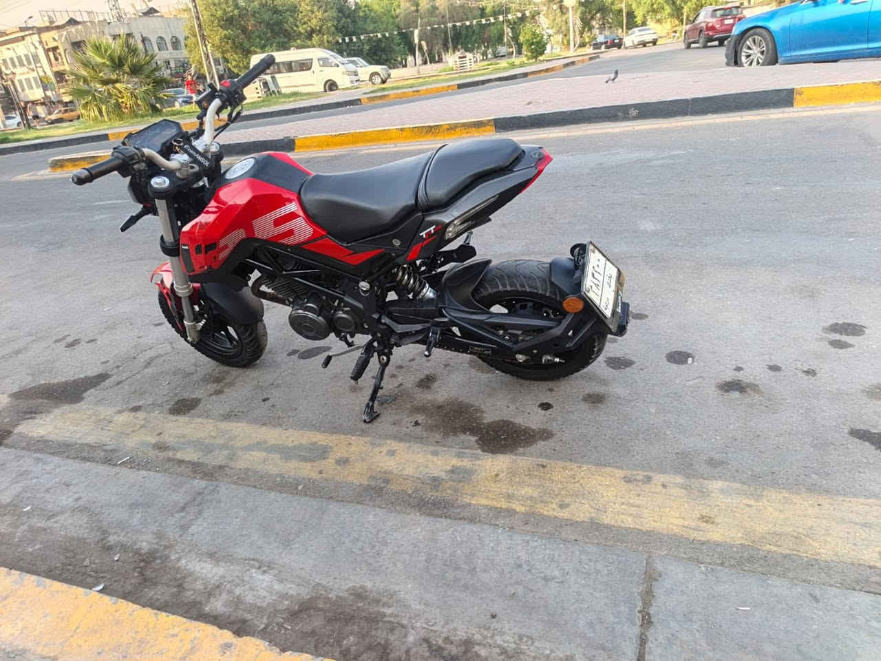 بنلي للبيع مرقم اصولي دراجه جديده سويجات ثنين مصارلها هواي من نازله من الرمبه  شلعه ومعدل بطناش مناقصها اي شي كامله نكره سلف خير من الله عالي ناصي اشاير نصبتها حلوه (سعرها مناسب)مكاني بغداد الاعضميه شراي اتصل وماوكف ويه احد انشالله رقمي ***********

نص مكتوب في الصور:
- TT 135