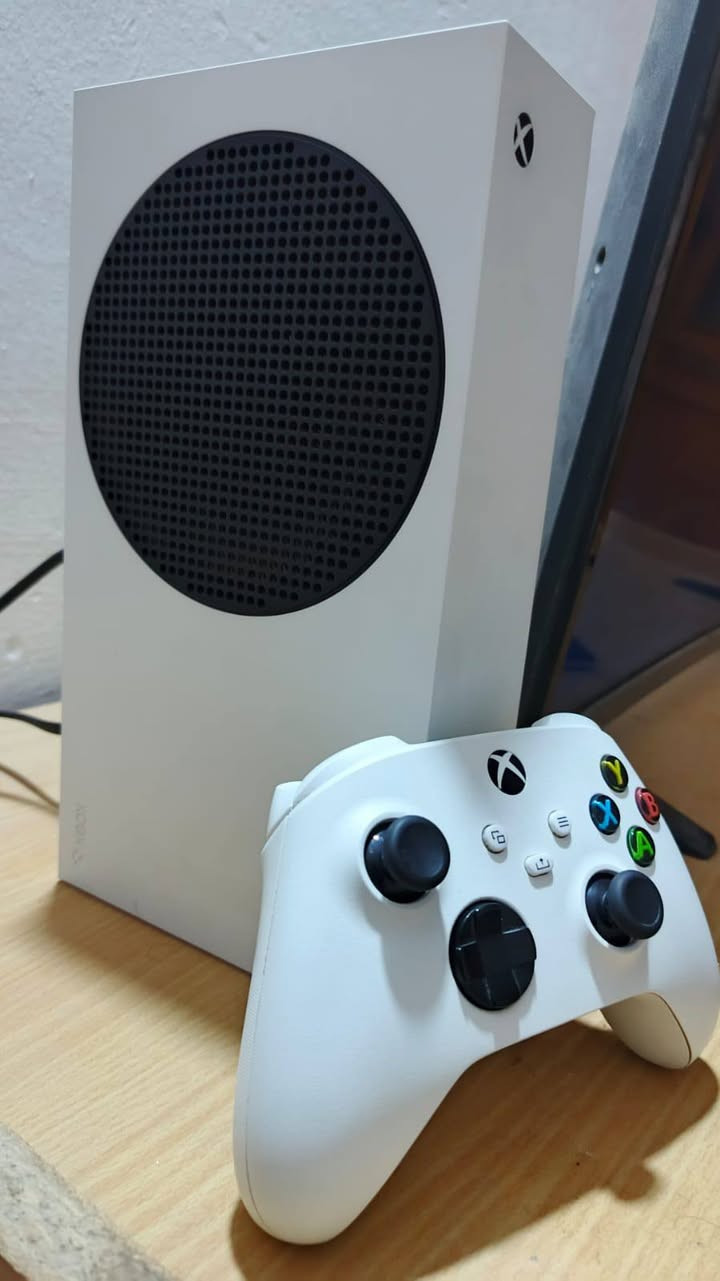 Xbox series s
اصدار 2022 
Memory 512
بيه اشتراك game pass ultimate اكثر من شهر 
الجهاز جديد لوك ستيكر استخدم كلش قليل 
وياه ملحقات كارتونه والجويستك وكيبورد وماوس وسماعات 
السعر 400 وبيه مجال
للاستفسار  اتصال او واتساب ***********
