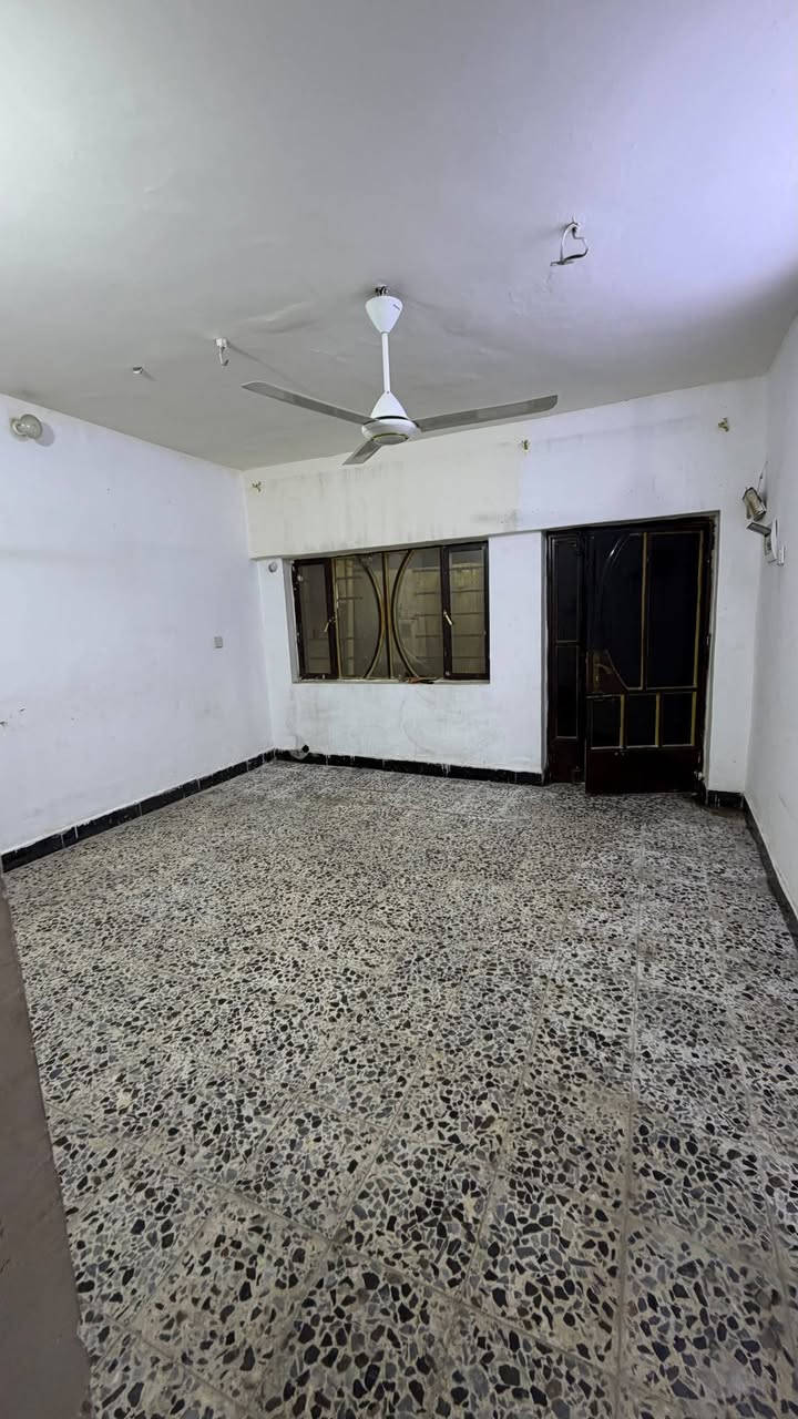 لسلام عليكم 
✅بيت للبيع في منطقة الغدير 
✅مساحتة٦٥م واجهه ٤م نزال ١٦ م 
✅يتكون من طابقين و٣غرف نوم وحمامين 
✅شارع عريض
✅للاستفسار يرجى الاتصال على***********
✅ مكتب الزاد للأستثمارات العقارية والمقاولات العامة 
✅موقع المكتب (بغداد -الغدير) قرب مختبرات النخبة

