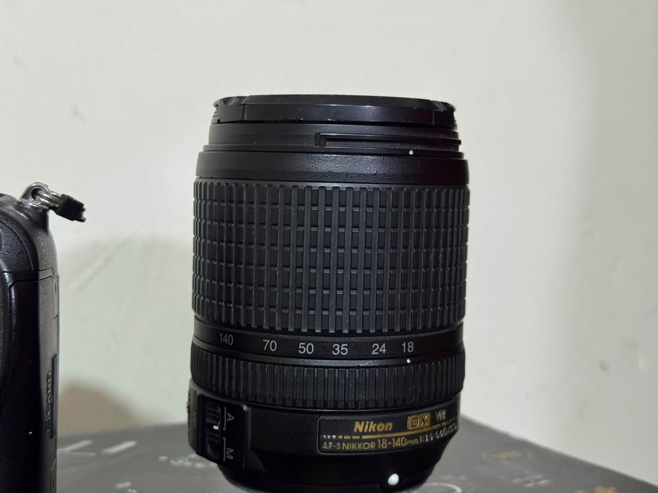 كامره نيكون d7100
عدسه 140/18 الاصليه 
كارتونه الاصليه
شاحنه
بطاريا 
رام 
حزام
جنطه 
لشتر اقل من ٥ k
السعر مناسب
***********
