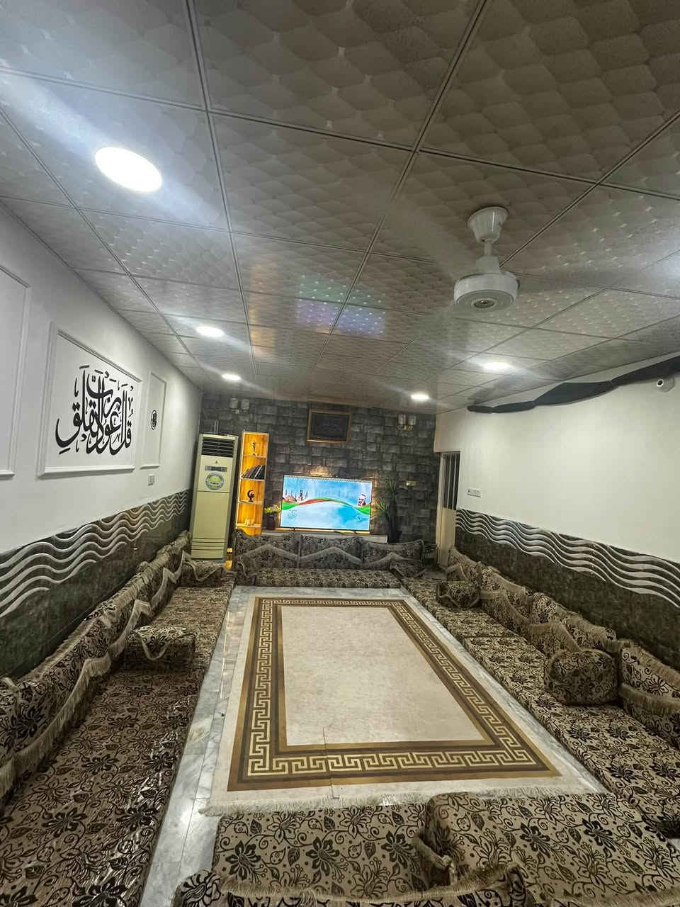 ديوان • ٧ مقاعد • طول ١٤م