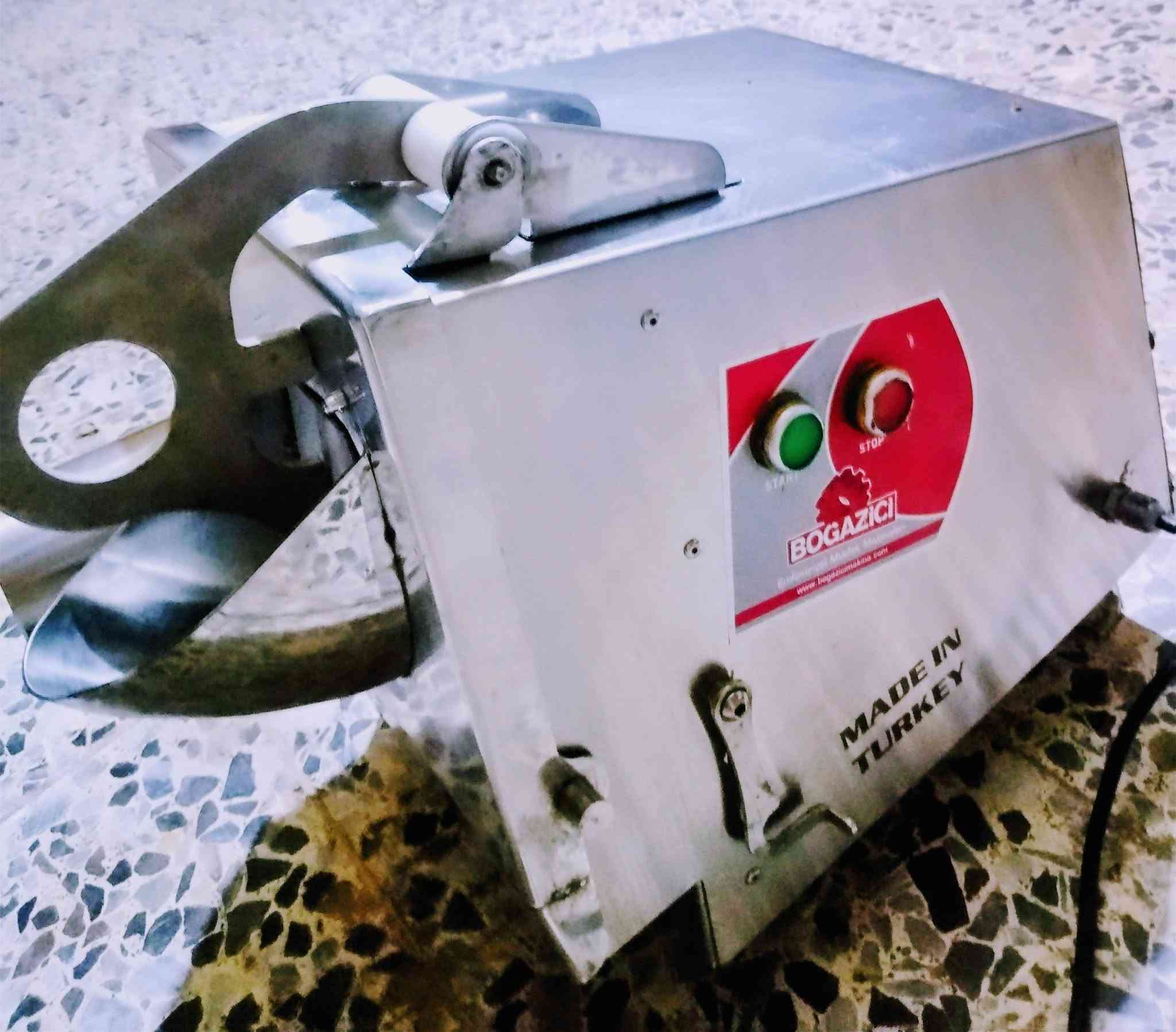 سلام عليكم قطاعه خضار نظيفه جدا مع ملحقاتها أقراص اربعه
مكاني بغداد حي اور ***********
