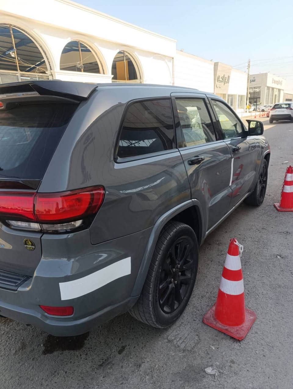 سلام عليكم شباب جيب كراند شيروكي بلاك توب فول مواصفات عده الفتحه لون مميز رقم بابل مشروع وطني 
موديل 2019
تشغيل عنبعد 

توقف ذاتي 
جنطه كهربا 
إطفاء ذاتي عند الزحام
توقف ذاتي عند انصام رجوع
وبعد معروفه مواصفات الجيب حادثهه قطعتين تبديل اصلي نفس ألون وشويه بارد بخشم البنيد  
السعر ١٨٠ وبيهه مجال مكان السياره بغداد البياع وهاذه رقمي
***********
