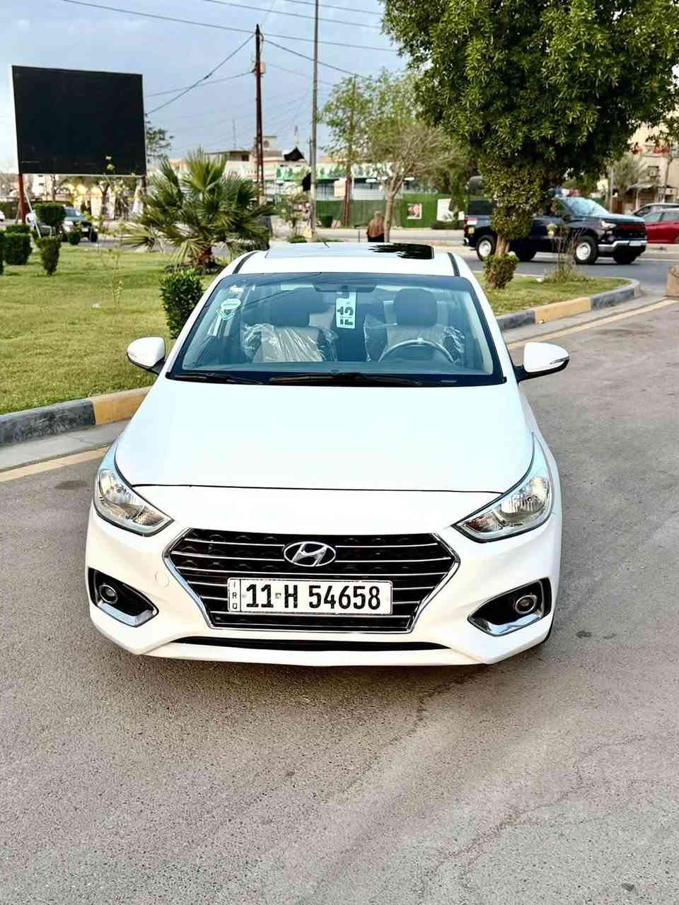 السلام عليكم من رخصه الادمن 
اكسنت للبيع موديل2019 خليجي فول مواصفات بلو مكينه 1600 مواصفات فتحه تحكم ستيرن جهتين تبريد قطعتين مري شفط سويجين شركه كير ومكينه كفاله صدر امامي وخلفي جديد  
السعر /112 وبيهه مجال حك الجيه
العنوان / السيديه
الاتصال/  ***********
