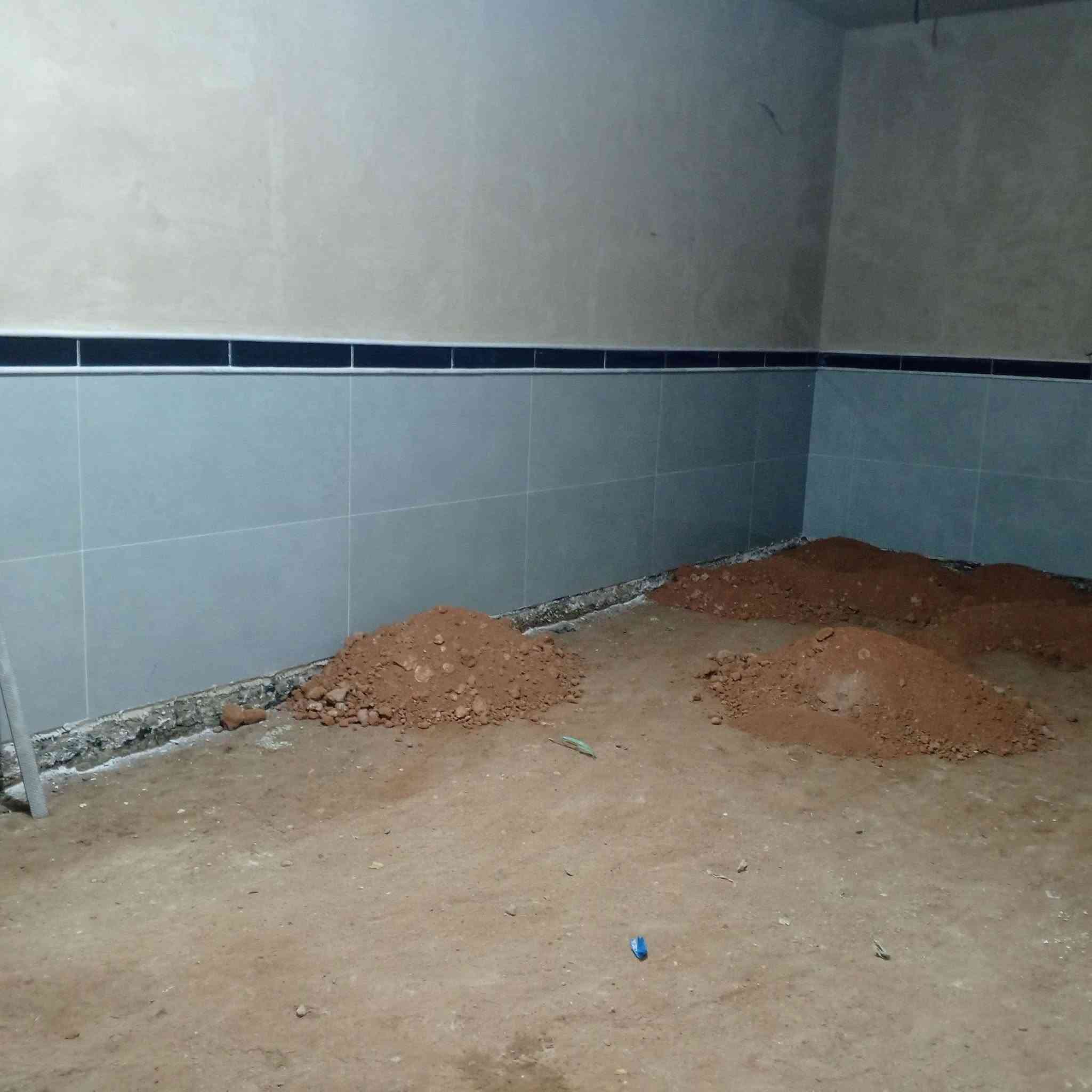 سلام عليكم 
خلفة سيراميك وبورسلين جداري وارضي 
أسعار مناسبة عمل داخل نجف فقط 
***********
