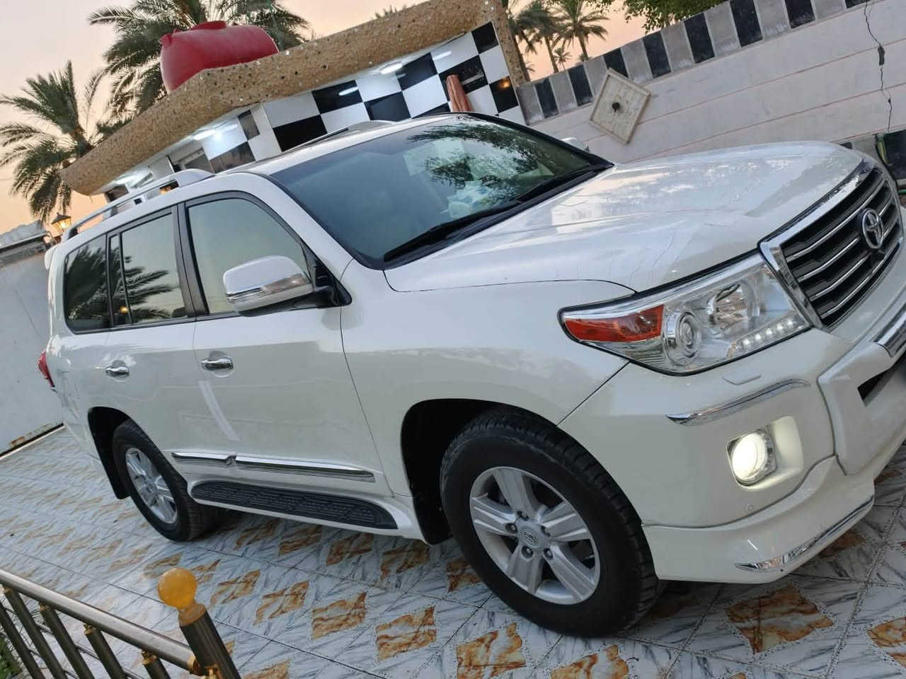 لاندكروز مديل 2015سياره جديده كفاله بس بارد بصيط جاملغ امامي موصفات GXRمكينه 8V4600 سياره رقم بغداد نكليزي تحويل مباشر السعر 368رقم تليفون ***********
