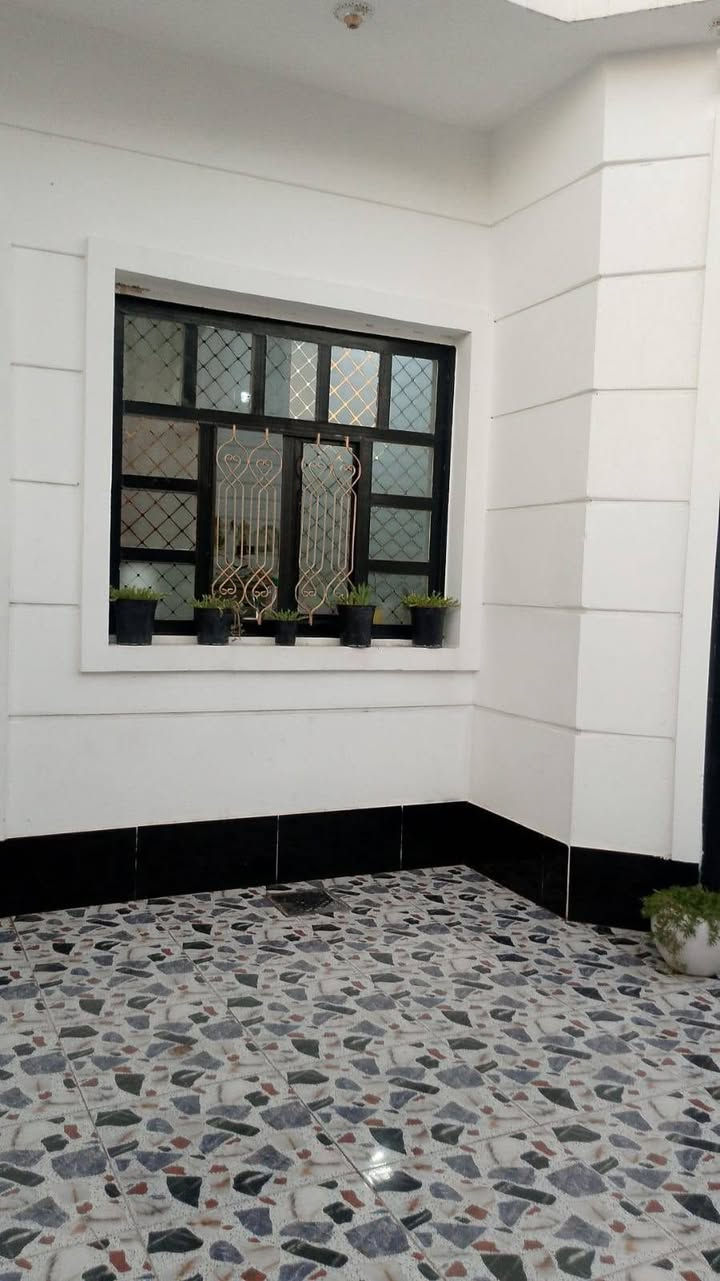 سلام عليكم بيت للبيع رمادي طاش الول قريب عل جسر*********** جامعه. بيت مساحه. 200م يتكون البيت من قرف عدد 4
صلاتين  ستقبال مطبخ مناور عدد ثنين البيت طابو صرف سعر 135وبي مجال  شارع 10م.
سلام عليكم بيت للبيع رمادي طاش الول قريب عل جسر*********** جامعه. بيت مساحه. 200م يتكون البيت من قرف عدد 4
