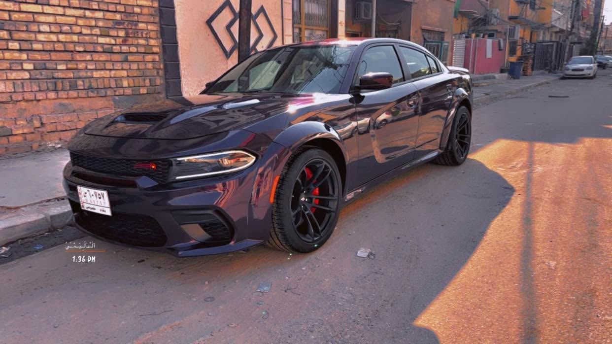 دوج جارجر سكات باك وايد بدي للبيع او مراوس 
‎الموديل:2022 . 
‎المحرك : SRT . V8 . 6.4L .
‎العداد : 25 الف ميل ) .
‎ المواصفات :
‎* وايد بدي . 
‎* مكابح رياضية (برمبو) . 
‎* لايت LED . 
‎* نقطة عمياء . 
‎* كاميرا خلفية . 
‎* امكانية التحكم بوضعيات المقود كهربائيا . 
‎* كزوز سستم . 
* ولف حماوة ريسنك 82 
* اويل كاج كان 
‎* حساسات خلفية . 
‎* ويل قياس 20 أنج 
‎* سستم صوت ALPINE . 
‎* تشغيل عن بعد . 
‎* مقاعد رياضية من الجلد الفاخر . 
‎* ذاكرة لحفظ وضعيات الجلوس (ميموري) . 
‎* المقاعد الأمامية تبريد وتدفئة . 
‎* نظام خرائط GPS . 
‎* شاشة كبيرة قياس 8.4 أنج اوپشنات SRT 
‎* تدفئة ستيرن . 
‎* كير شفتر بالستيرن . 
‎* بلوتوث تلفون . 
‎* محدد سرعة .
السيارة مبرمجة يم مصطفى ايكل 
رقم التليفون 
*********** بغداد, العراق

نص مكتوب في الصور:
- الدليمي 1:36 PM