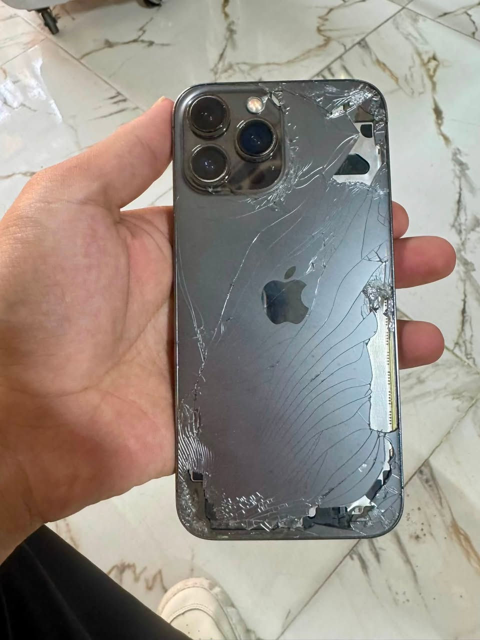 سلام عليكم ايفون 13بروًماكس ذاكره 256بطاريه ٨٧٪الجهاز نضيف مبدل فقط شاشه نوعيه حلوه الوانها حلوه فيس ايدي شغال و مفطور الضهر مثل ما موضح بلصور السعر 485وبي مجال اتصال الرقم ***********متواجد واتساب

