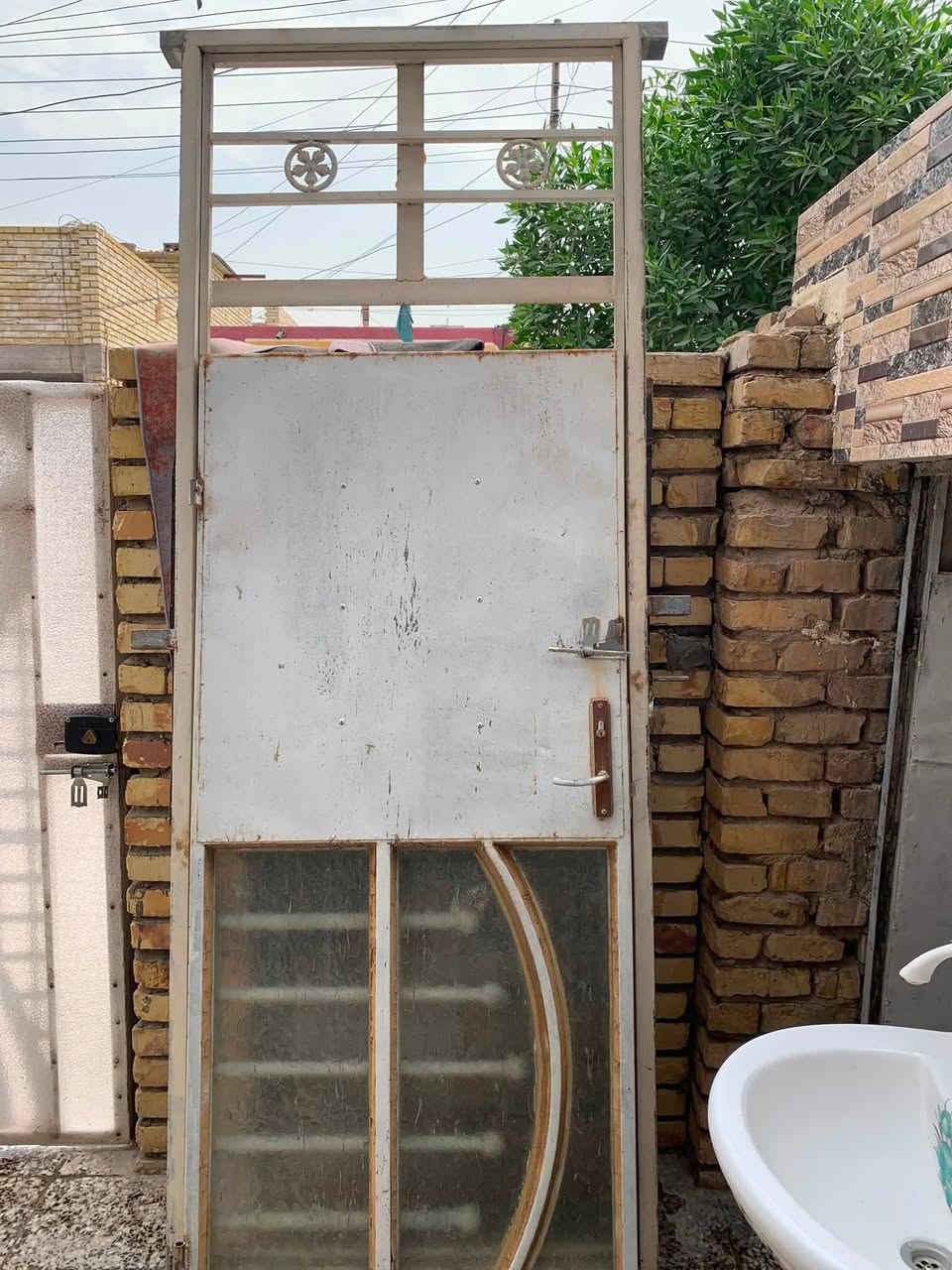 بيبان حديد جدد مع الجراجيب والجام. للبيع (150) 
*********** فقط واتساب متواجد
