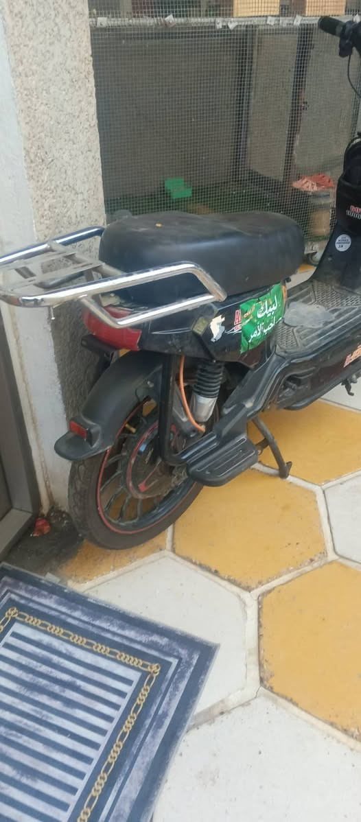 للبيع دراجه شحن طفت وما اعرف شنو عطلها السعر 150 للستفسار ***********
