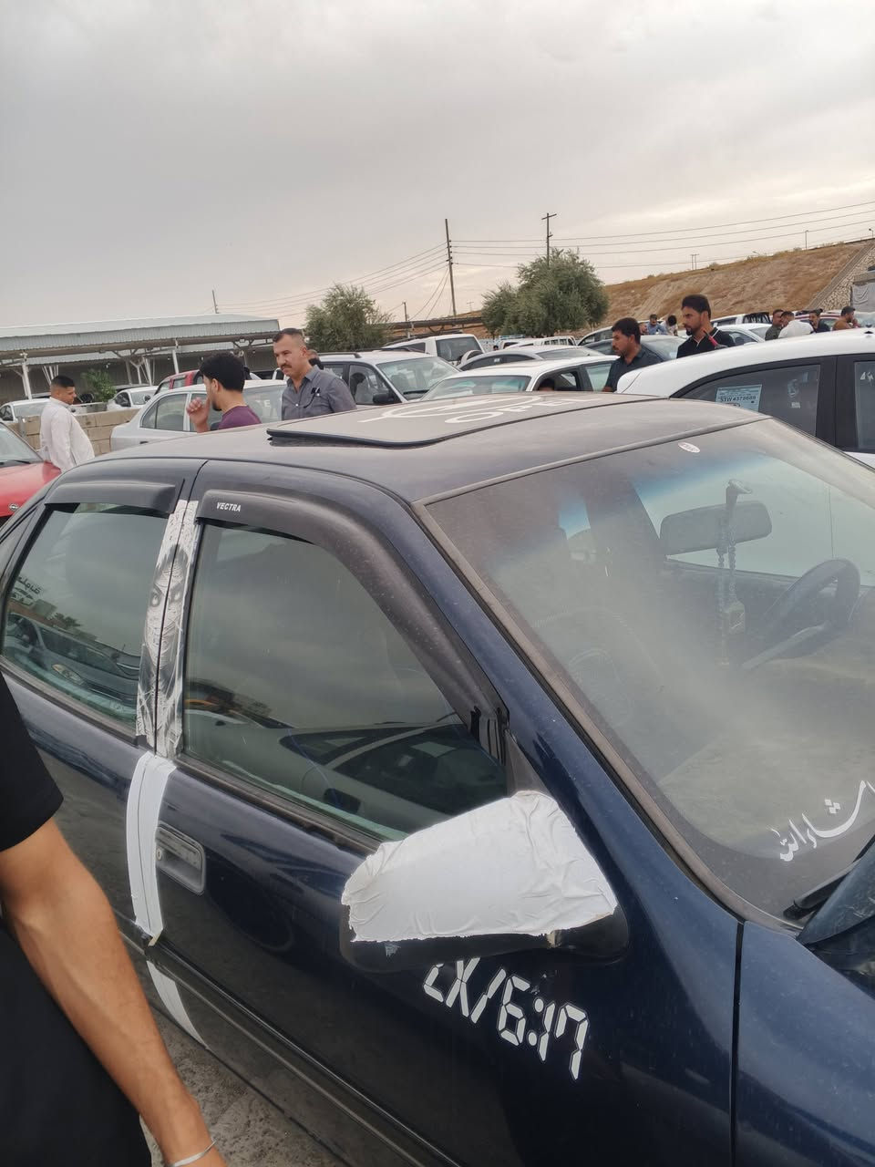 للبيع • سيارة • للتواصل