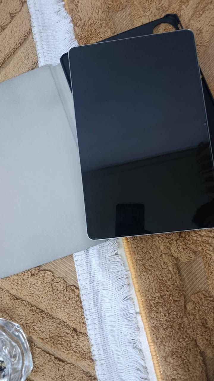 السلام عليكم ايباد هونر بات عشرة
ويه كل أغراض ماعده شاحنه بيه فطر زغير نهايه الشاشه مابينه ما صار هواي من مشتريه سعره 350 بيه مجال ***********
