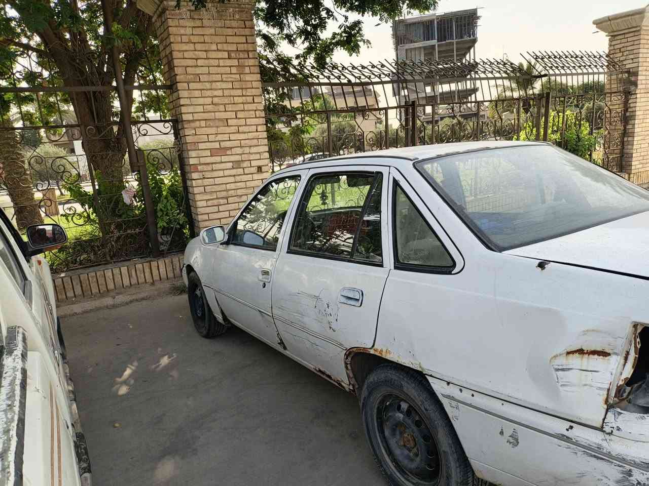 سيارة • للبيع