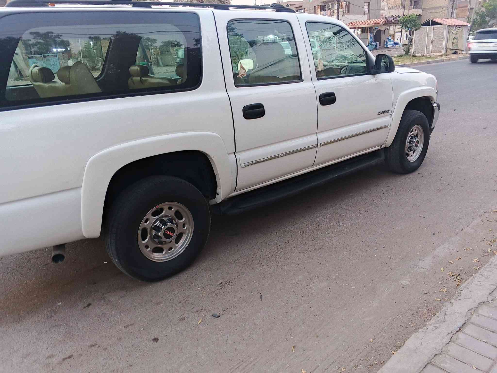السلام عليكم سياره جمسي موديل 2001 بغداد خصوصي مشروع وطني مكينه 5300 گير 1000 سيارة جاهزة العنوان بغداد السعر 90 ورقة  الاتصال على الرقم ***********
