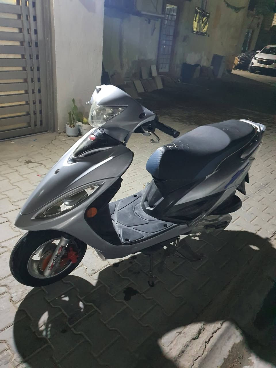 السعر 750بيها مجال
كامكو جي 4 مكينة مامفتوحه شوفة العين النضافه يشهد الله حاوية تخم كامل زنون رون زوج تايرات جدد بعدهن بخطتهن دبلات جدد كفرات شخط مابيهن تجي وتفحص مضمومة بالبيت مامتفرغ 
مكاني النجف الكوفة 
اتصل أو واتساب ***********
