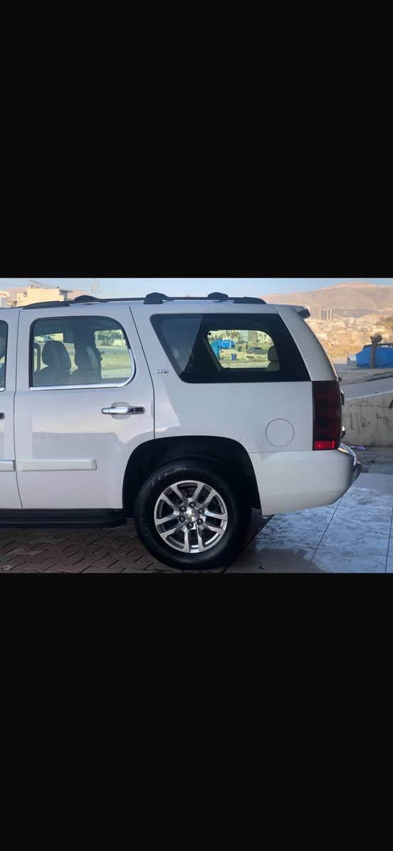 سلام عليكم اخوان تاهو ٢٠٠٨ ابيض خليجي كفاله عامه عدى باب الخلفي وره السائق مبدل بدون صبغ سياره جديده رقم أربيل باسمي سنويه جديده هزه جديده فول LTZ عليه منظومه غاز بتركيا مشدوده سياره عليه ادامه كامله صدر امامي خلفي جديد تخم تاير جديد منضومه بانزين جديد 
كراسي الامامي كهرباء
كراسي الامامي تدفئه 
كراسي الخلفي كهرباء
فتحه سقف 
شاشه سقف 
شاشه دشبول 
كامره امامي 
كامره خلفي 
مري جانبيه كهرباء
مري جانبيه شفط 
أشاره بالمرايه 
حساس خلفي 
منضومه صوت سستم BOSS
لايتات زينون عالي ناصي بلوجكتر 
السياره محرك كير اكسل كهربائيات محد لاعب بيه ولا مفتوح بيه برغي 
صالنصه شرط قطره لحيم مابيه على البلاد 
اسف على الاطاله عنوان السياره بغداد مجمع الروان السكني  
السعر ١٨٥ قفل قفل قفل 
للاستفسار الاتصال على الرقم *********** ابو علي
