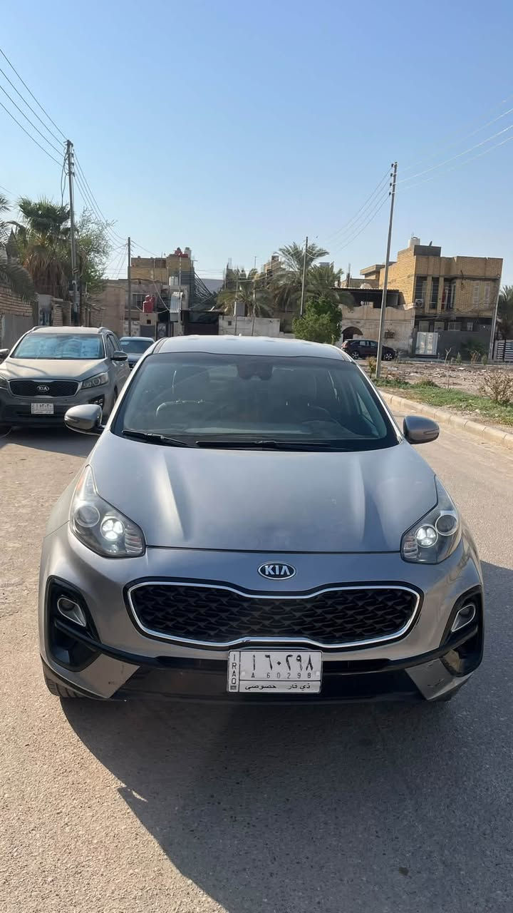 سبورتج 2022 الشكل القديم 
وارد امريكي بدون حادث تقرير غرق امطار
ماشيه 60 الف كيلو
بيها رصعات و خدوش و بارد خفيفه 
مفوله مواصفات رادار كروس تحكم سرعه ، نقط عمياء ، تدفئه بالمقاعد ، مري كهرباء ، شاشه و كاميرا ، قطعتين تبريد
السعر 165 و بيها مجال
المكان الناصريه 
الرقم ***********
