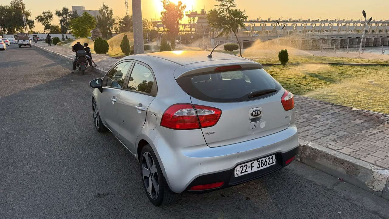 KIA Rio

كيا ريو هاتشباك (Kia Rio Hatchback) موديل 2014 خليجي 
- 4 سلندر
- تنته
- تحكم ستيرن
- مسجل محور الى شاشة

السيارة حلوه وخير من الله تحتاج بعض التعديلات في الشكل الخارجي من بوليش من امور اخرى.

السعر ٨٥ قابلة للتفاوض
الاتصال / *********** الرمادي, الأنبار
