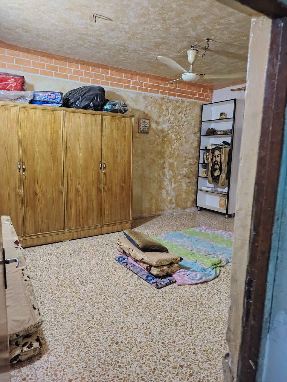 سلام عليكم
دار للبيع مساحة ٢٠٠ متر قاطين طابو صرف بغداد الحسينية بداية خدمات مسقط قرب المستشفى التركي رقم القطعة ٩٧٨٦ /٦
السعر ١٢٥
الاتصال ***********
