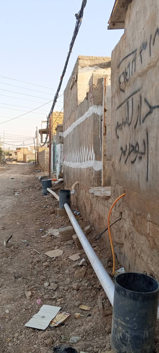 صباح الخير بيت للبيع مساحته 180متر غرفتين وصاله واستقبال وصحيات السقف سندويج مجاري وماء وقريب كلش عالسايدين والصب واصله وهذا رقم صاحب البيت ***********

