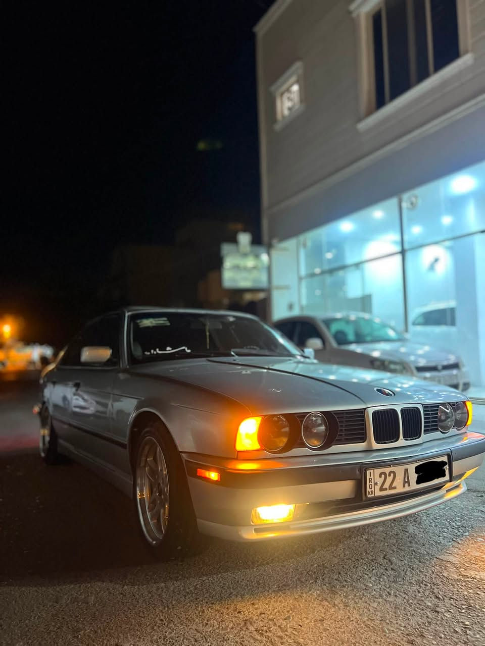 Bmw E34/1991/520گيرعادى
گيرومه كينه و ته بريد به شه رت
ته بريد له سلورى
ره قه م و سه نه وى نوييه تا2030
فول فولى گيرعاديه 
جوارتايه و ويلى m 18دووسايزى له ژيره
ناو خورفه ى جلدى ره ساسيه سوكان 95
شوين هه ولير ***********

