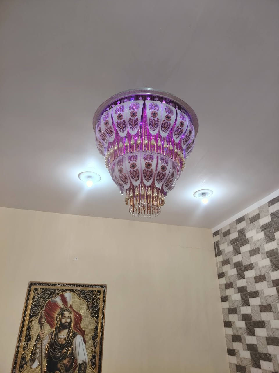 ٢ ثريات • بلوتوث • ريموت