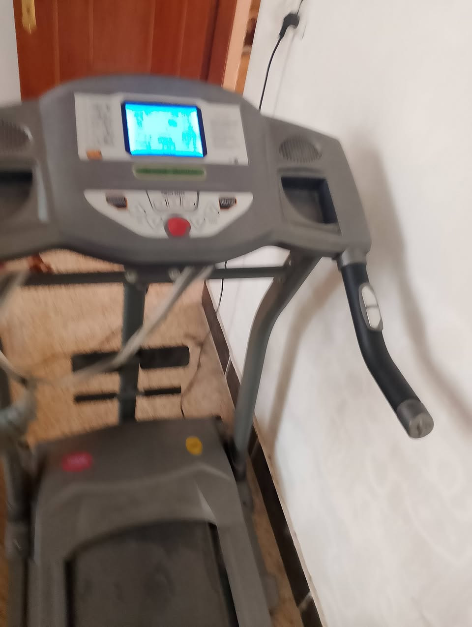 السلام عليكم
جهاز جري للبيع نظيف جدا استخدام قليل 
الوزن 130 المكان بابل 
السعر 350 
التواصل على الرقم ***********
