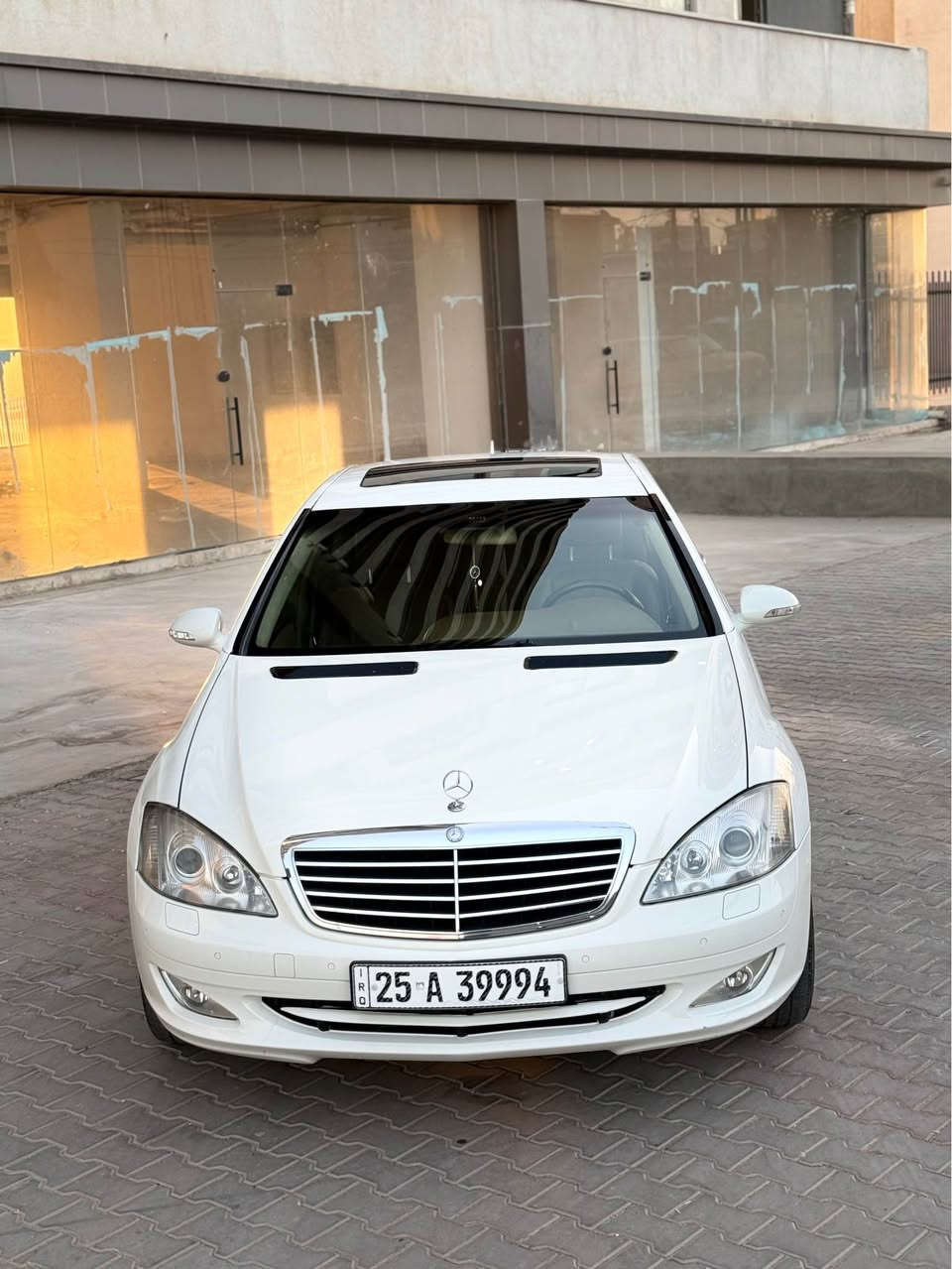 مارسيديس S-Class S500 Large 2006
مواصفات خليجي داخل عسلي 
محرك V8 مرغوب (بدون تيربو)
الممشى:  (حوالي 230 ألف كم)
المحرك والگير بحالة ممتازة، برغي غير مفتوح
 ولا توجد أي أعطال
بنيد صبغ مع تعديل بسيط بجاملغ خلف السايق 
بدون معجون أو تبديل دواخل
باقي السيارة مكفولة بالكامل حتى من البارد

🟪 السعر  :: 145

المواصفات:
نسخة Long (باب طويل)
بانوراما
ناظور ليلي
5 بردات
أبواب شفط
كشنات جلد
تدفئة وتبريد الكشنات
كشنات خزن (ميموري)
ستيرن خزن
ثلاجة أصلية
نظام 6 CD
كشنات خلفية كهربائية مع تدفئة
لايتات LED وزينون
صندوق كهربائي
شفتات ستيرن
دبلات هوائية
رادار أمامي وخلفي
نظام المحافظة على المسار
حساسات أمامية وخلفية
ومواصفات واحد على واحد غني عن التعريف 

رقم صاحب سيارة
 *********** كركوك, العراق
