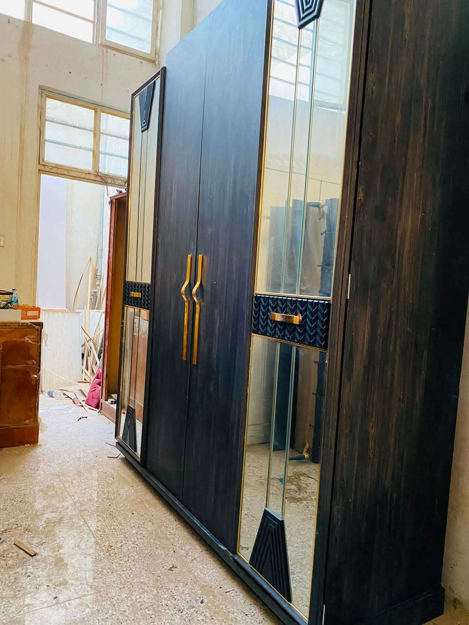السلام عليكم غرفة تركي 4باب عالي 8قطع شغل توصا ضخمة بسعر550الف وبيها مجال عنوان بعقوبة كاطون شارع ابورباح مزاد ضي القمر استفسار خاص او الرقم***********
