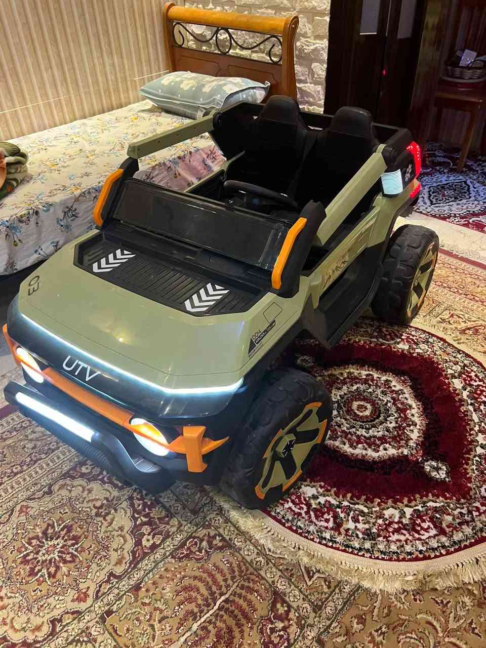 سياره اطفال استخدام قليل للبيع تشتغل ريمونت وبلوتوث بيهه ليريدهه الاتصال على الرقم *********** أو يراسلني خاص  السعر ٢٥٠ الف
