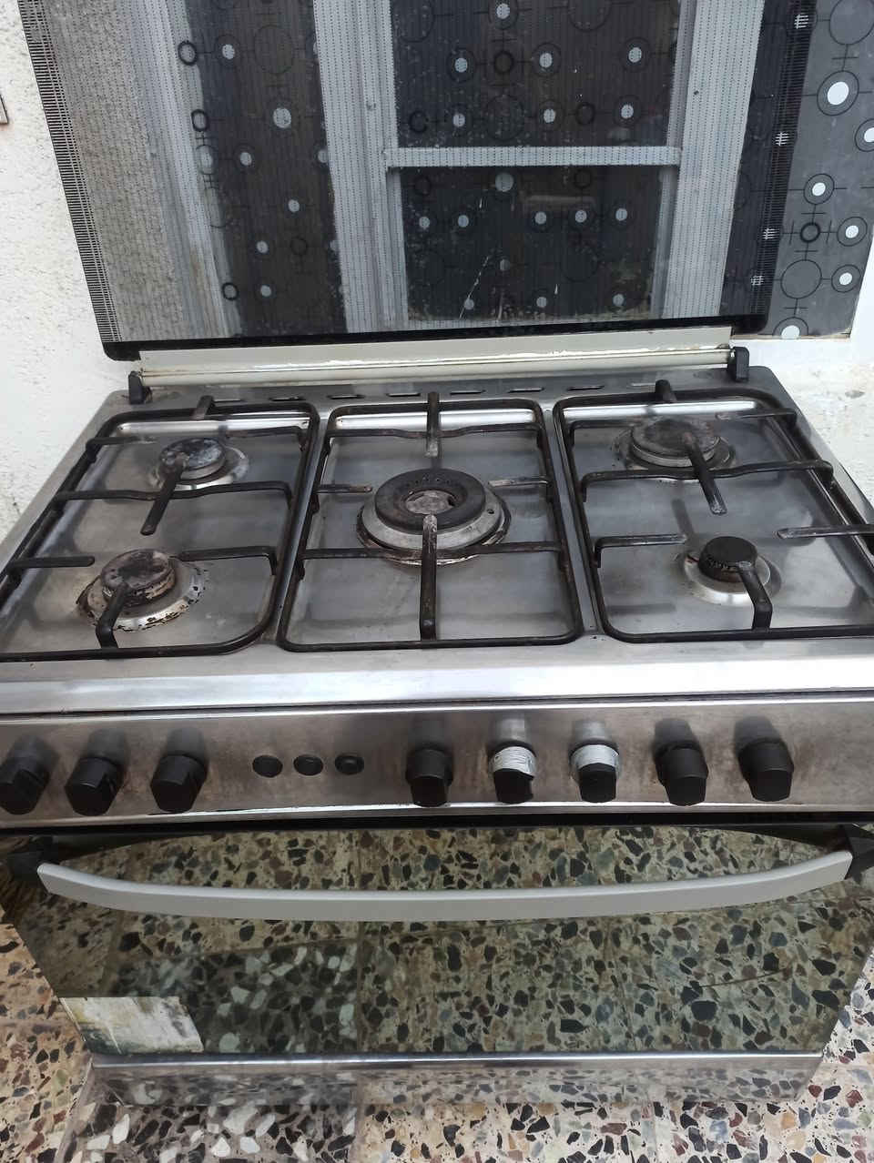 طباخ مصري نظيف كولش. 5مشاعل معه الفرن شغالات كلهن بدرن نقص السعر. 130المكان شارع اليمام الحسن. خلف مستشفئ التركي. ***********. بي واتساب
