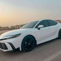 كامري SE • هايبرد • ٢٠٢٥