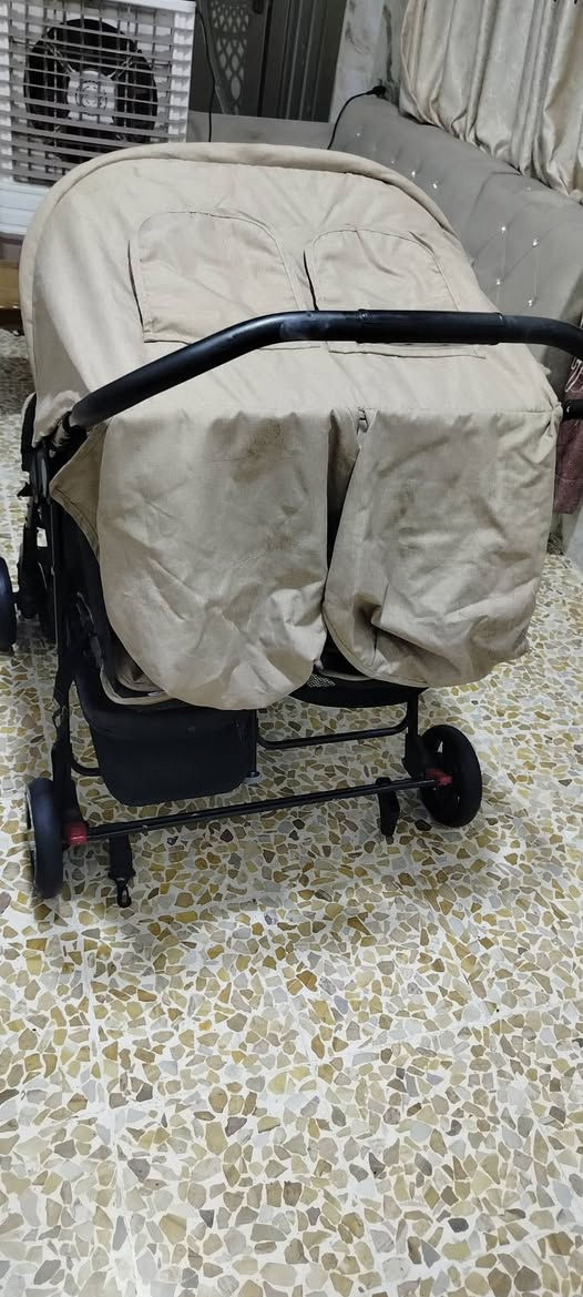 🛒 عربانة أطفال للتوأم للبيع 👶🏻👶🏻
عربانة توأم بحالة جيدة، مناسبة لطفلين وتتحمل الاستخدام اليومي، مثل ما واضح بالصور.
💰 السعر: 130,000 دينار عراقي
🔸 بيها مجال بسيط للجادين فقط
📌 غير متواجد على الفيسبوك بشكل مستمر
📱 للتواصل والاتصال والواتساب: ***********
⚠️ البيع للجادين فقط، رجاءً عدم المراسلة إذا ماكو جدية.
الله يرزق الجميع 🤲🏻
