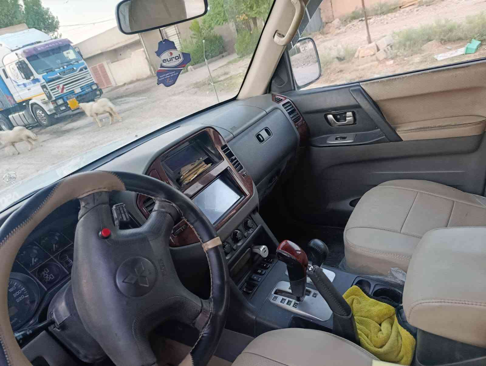 السلام عليكم سياره باجيرو موديل 2004 سياره جاهزه من كلشي فقط التبريد يحتاج غاز السعر المطلوب 75 ورقه التواصل على رقم *********** سيد محمد
