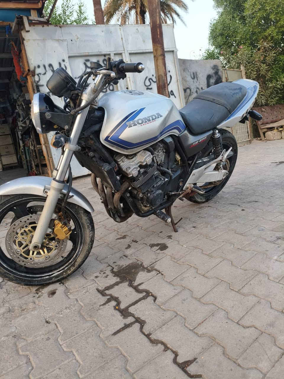 السلام عليكم           /بسعر 850الف قفل مال بيع
هوندا ،،سي بي فور
4سلندر وارد ياباني بشرط اجر بطناش
بلاديه مامفتوح بيهه برغي
اوراق نكفلك سرقه وعشائرين الدراجه من 2019 عدنه الحد هساا
شغاله وناعمه علا وضع الشركه 
تاير خلفي جديد تخم دسك بريك جديد
باتري جديد 
الملاحضات الي بيهه
السلف واكف يحتاج تبديل سعره 40الف
المكينه بيهه تبخير قليل تمشيك سنه وراهه اجفتهه
الداجه شغاله بس تدفعهه تشتغل اي عطل بيهه غير السلف اني مسئول عنه////جماعه المراوس اعتذر منكم فقط بيع 
/رقمي بي واتساب /***********
