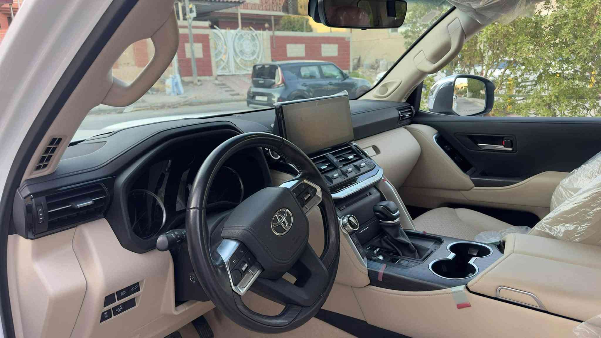 لاندكروز vxr 2023 
فول مواصفات
ماشية 33 الف 
مغلفة PPF بالكامل 
مكفولة من الزلغ 
السيارة على وضع الشركة 
رقم بغداد
السعر 77000$ وبيها مجال
للأتصال ***********
