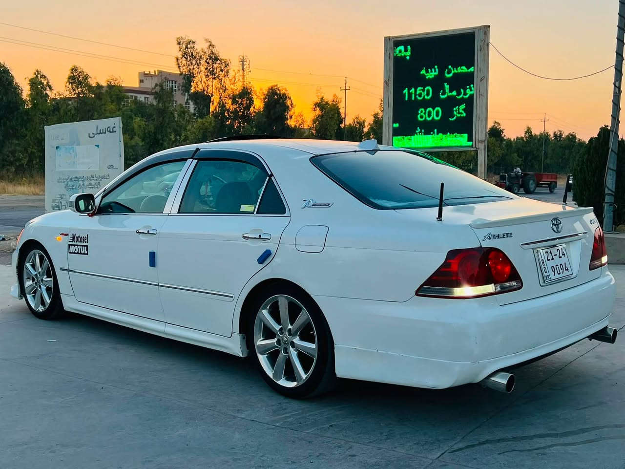 سه ره تا به ناوي خوا شاهينه مؤديل 2007  ويلي دنگه ي ئيستيل  ئاوينه ئيشاره ت  جلدو هيته  ر رؤني و هاي ترؤليكي تازه گؤراوه مه كينه بچوكي گير گه وره نمونه ي جواني و خاوئ ني ته نيا شوين براوه كه ي بؤياخه به شه رتي سؤنه ر سه ياره كه كؤديشي هه يه سه ياره كه مان جوانكاري بؤ كراوه چركه و 100دؤلار ببره  ته بريد ساردو گه رم به شه رت فول فوله به س سلايت نيه پئ ويست به وه سف ناكات نرخي 57$مه جال شوين چه م چه مال ژماره ي موبايل *********** وه تئاپي له سه ره

