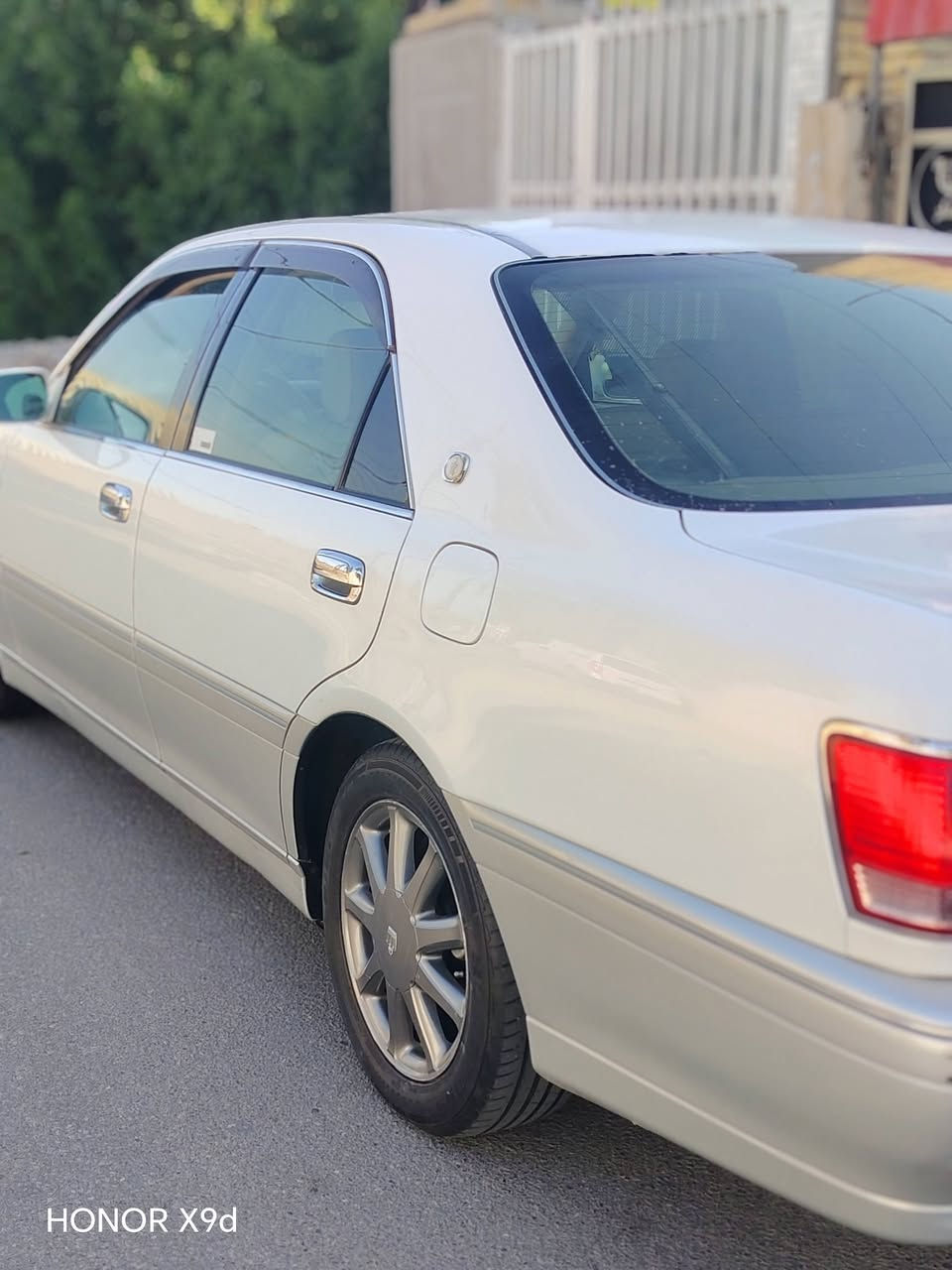 السلام عليكم ملكة البيع رقم بغداد بسمي 102 فول عده الفتحه اربع دكم كرستال اصل
موديل 2002
غرفه جلد مكفوله كفاله عامه
ماشيه 97 حقيقي 
اربع كشنات كهرباء
ويل نجمه تخم تاير
السعر 158 وبيها مجال
***********

نص مكتوب في الصور:
- HONOR X9d