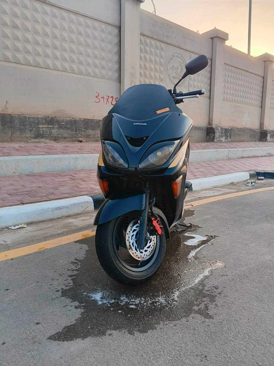 دراجه نوع فورزه 08 عميه بلادي 
مكينه نضيفه دراجه نشطه بس متروكه صار ست اشهر متوازي عليها وحبيعها بيها شويه ضرر بل دشبول فقط 
سعرها 750 وبيها مجال تعال شوفها واذا عجبتك اخذها 
مكاني كربلاء طويريج ***********
