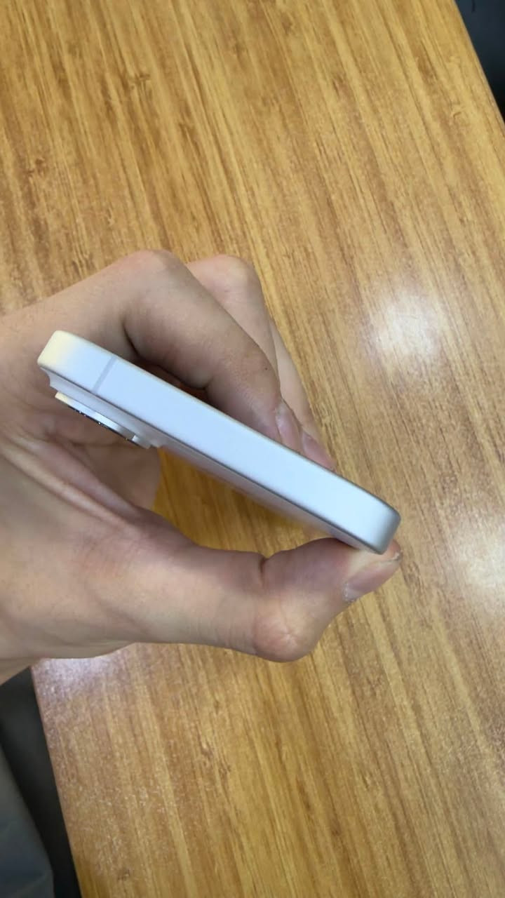 ايفون 17 عادي
ذاكره 256GB - بطارية 100 - عدد دورات 6
ابيض بعده بالضمان مشتغل 2026/6/9
مكاني بغداد البنوك
***********
