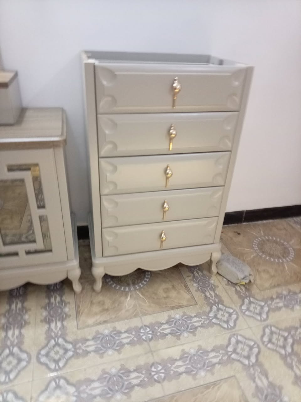 نجار غرف نوم تركي صيني عراقي معا كادر فني تركيب وتصليح جميع انواع غرف نوم تركي
*********** واتساب
*********** واتساب
معا كيه حمل نقل جميع محافظات
صيانه غرف موقعي نجيك بيتك
