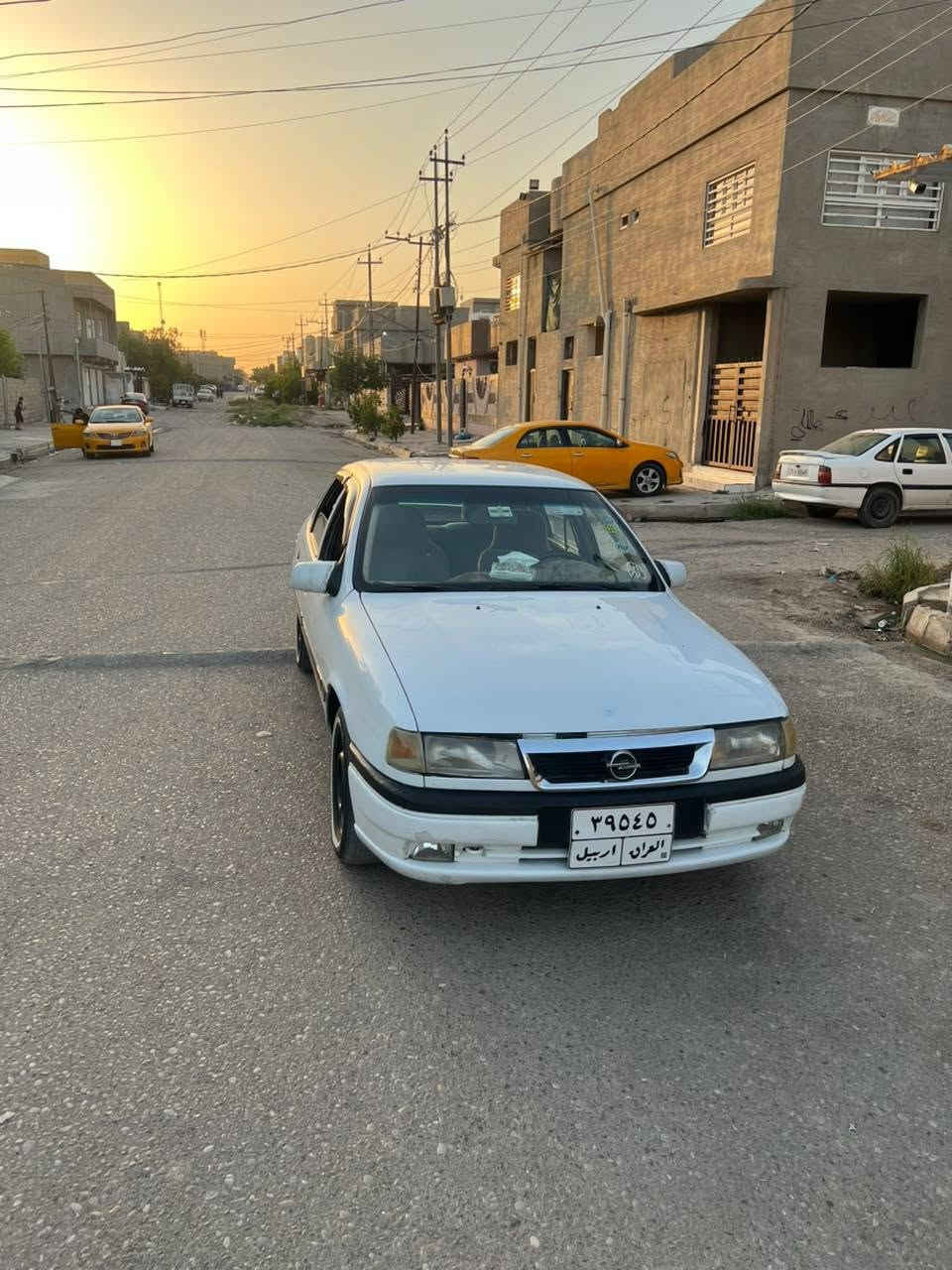 اوبل فكتره موديل 1992 
مكينه 16 قايش عريض كير مكينه شرط تريد تحويل تريد وكاله دفتر بانزين موجود بيها سياره حلوه وكاعده ماشالله خير من الله سياره طسه ناعمه مال بيت 
بيها تعمير بل هلالات الخلفيه وجاملغ 
فقط
السعر 36$ وبيها مجال بيك خير وادلل*********** الشراي يتصل او يتفضل خاص
