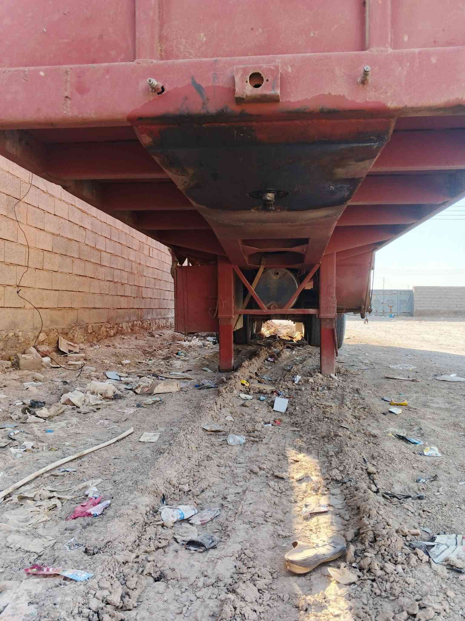 البيع عربانه طول ١٢ متر شاصي ألماني مجموعه براد 16 دناكير 16 بدون تاير أو ويل المكان الرمادي 5كيلو الاستفسار على الرقم ***********
