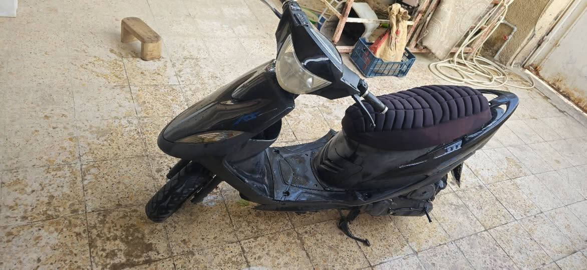 السلام عليكم 
دراجه ماكس عدله ما مفتوحه كلشي شغال ما عده السلف تحتاج باتري......
 نكره هندر كفرات تجاريه و موجوده كفراته البلادي  اذا تريدهن  بدون اي كسر فقط شخوط خفيفه 
 وموجوده صالنصه رياضي هم سعره وحد .... 
حي المعلمين الجديد  
الدراجه سعره ٨٥٠ وبيه مجال 
 خاص مفتوح أو واتساب ***********
