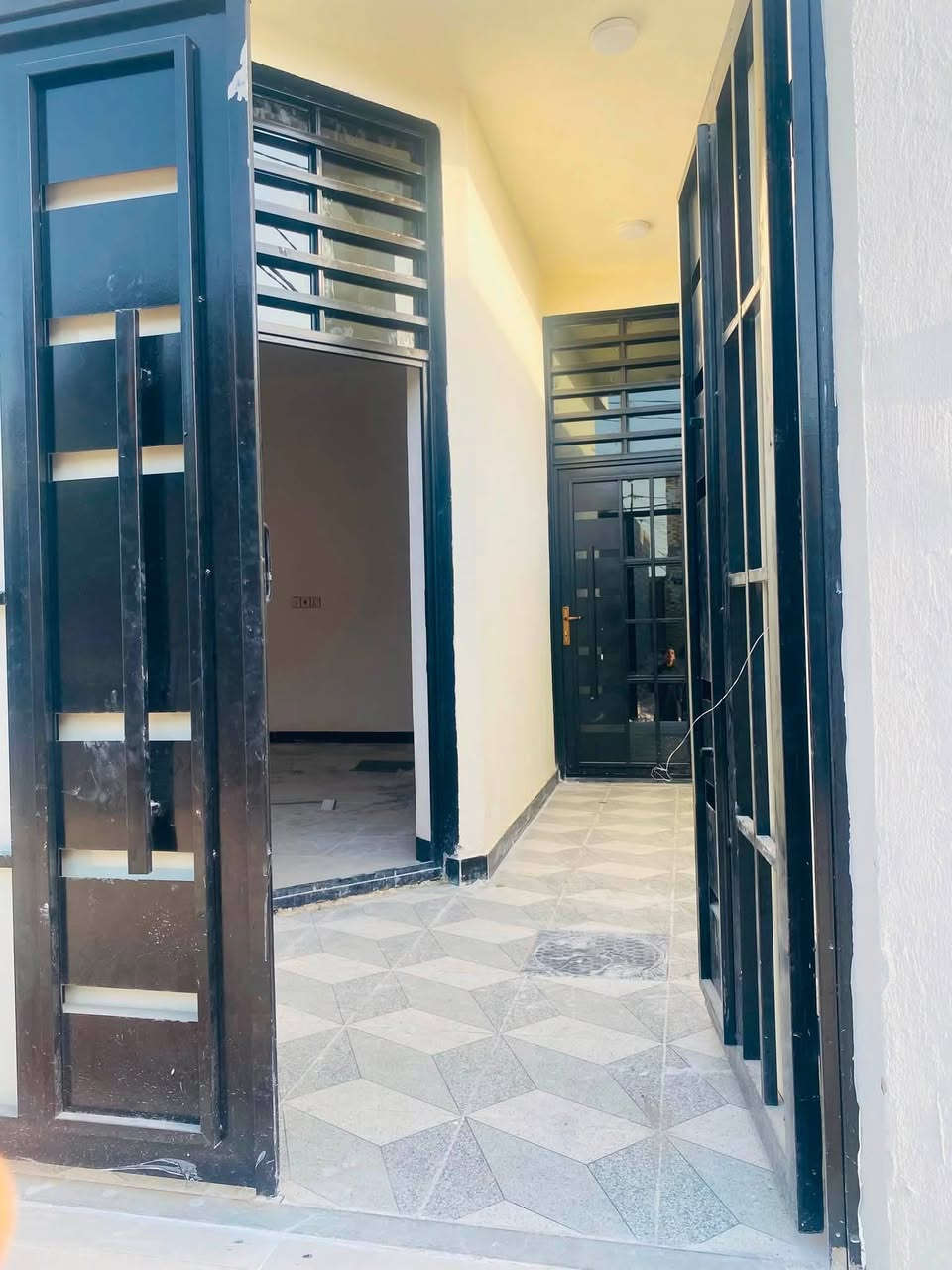 سلام عليكم
بيت 🏠 للبيع مساحه100متر

طابو زراعي 

بيت جديد ما مسكون غرفه +صاله+مطبخ +استقبال 

حمامات

بناء طابوق  أساس سقف صب كونكريت مركزي

سعر 41مع مجال 💸 

جميع الخدمات متوفر كهرباء +ماء+شارع 10م

المكان النجف الاشرف شارع صب عمود ٣٢١قريب ع سوق ***********للاتصال 

***********واتساب
