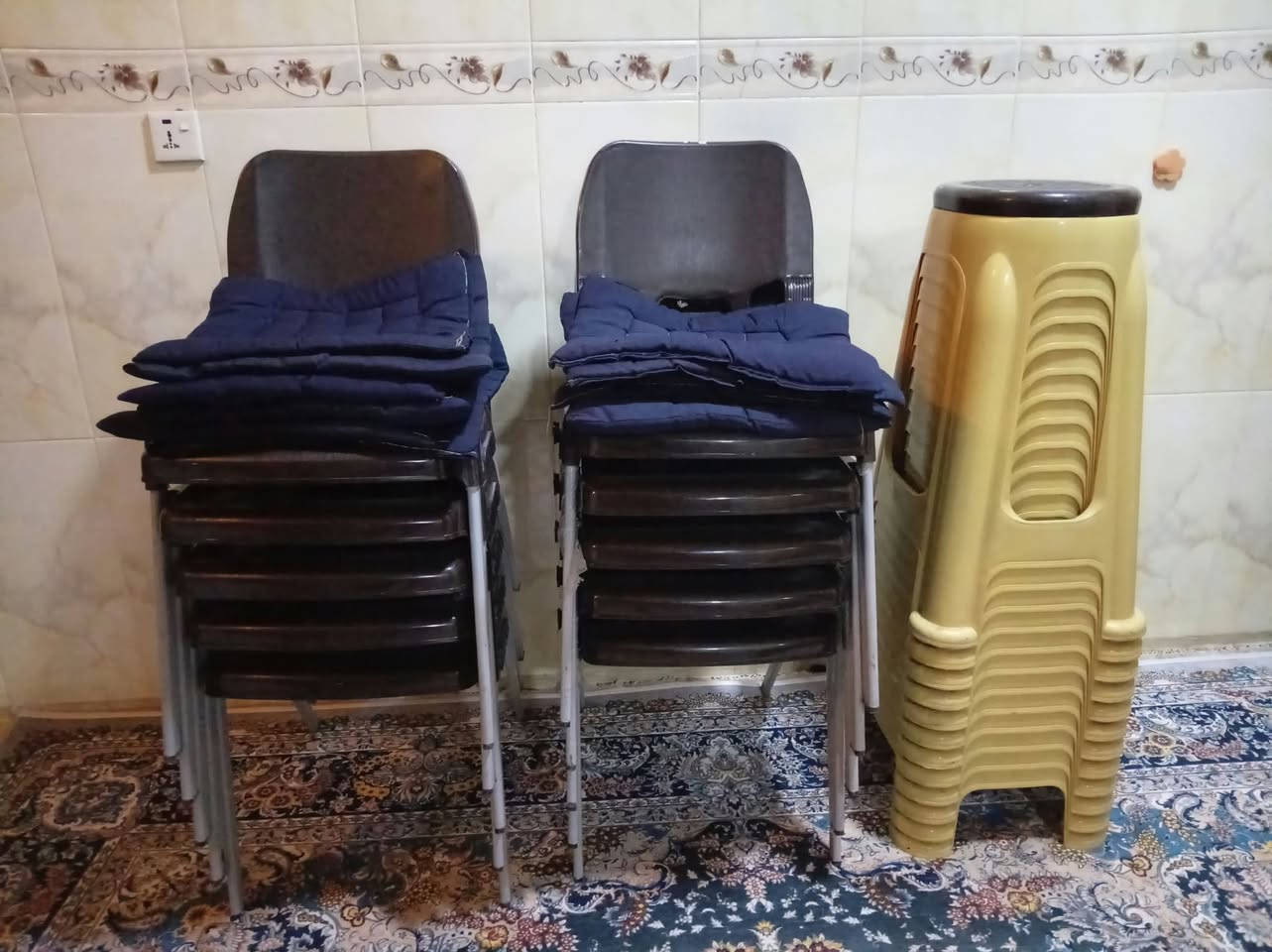 ٢٥ كرسي • ١٢ ستول • سليمانية