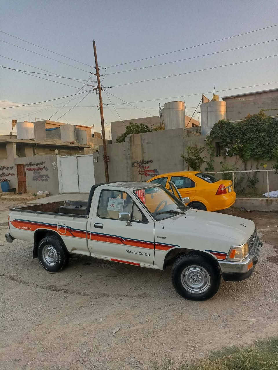 للبيع او مراوس 1990 رقم صلاح الدين الدولي شرط التحويل عميه  كروسيده محرك كير اكسل شاصي شرط كهرباءيات كله شغال  بدون صبغ فقط كم مكان تكحيل بدون خياسات مكاني كركوك السعر 53 بيها مجال وكلشي اكو بسوگ ***********

نص مكتوب في الصور:
- ٩:٢٣ م
- 26 A
- ٩:٢٣ ص