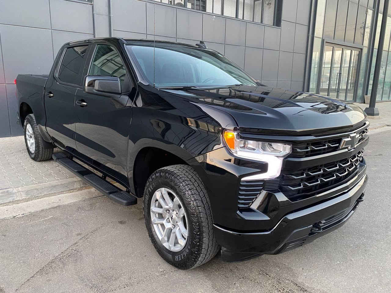 Chevrolet silverado Z71 V8 5.3L ***********
ڕەنگ ڕەش مواسەفات . بەسمە . شەغال . شاشە گەورە و ئەلیکترۆنی . گێر تەخت . کوشن کارەبا . دەبڵ اکسل . کوشن هیتەر . ڕاداری پێش و لاتەنیشت . برێک بەسمە . دەرگا 3 پارچە . خەتی جادە . ئۆتۆ ستۆپ . دەرگا موکەبەرە . 8 پستۆن مەکینە 5.3 مەرخوب . تەنها 4 هەزار ڕۆشتوە . بەس بۆنید بۆیاخە ناوی نەگرتوە 3 مانگ کاتی لەگەڵا . سعری 370$$ 
شوێن سلێمانی السليمانية, العراق
