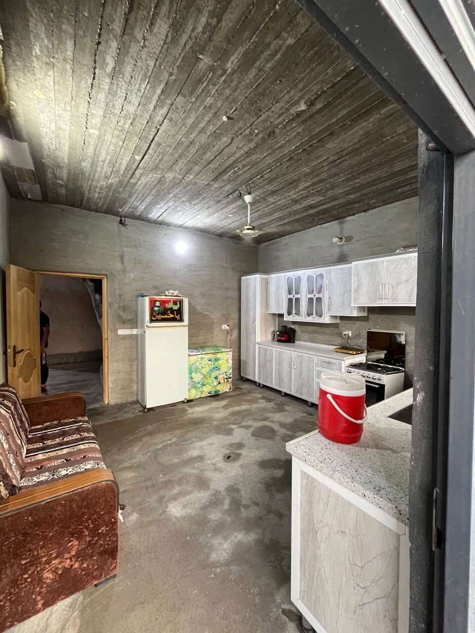 🌟 عِرض عقاري جديد ومميز من مكتبنا:

​🏡 النوع: دار كلك  (للبيع)
📍 الموقع: قرب شارع الحولي 
📐 المساحة: 200 مربع بالسند بواجهة 10 امتار و نزال20 امتار
🔴 الخدمات: تتوفر ماء إسالة و كهرباء و مجاري و تبليط
🔴 محتويات البيت : غرفتين نوم و صالة و مطبخ و استقبال و منور و صحيات 

​💰 السعر: 45 مليون دينار و السعر قابل للتفاوض
​📞 للاستفسار والتواصل أو لمعاينة العقار، يسعدنا استقبالكم في:
🏢 مكتب الرحمة | الكائن على شارع السيد محمد (ع)
📱 أو الاتصال مباشرة على الأرقام التالية:
​وسام أبو علي: ***********
​علي: ***********
​أهلاً وسهلاً بالجميع 🤝
